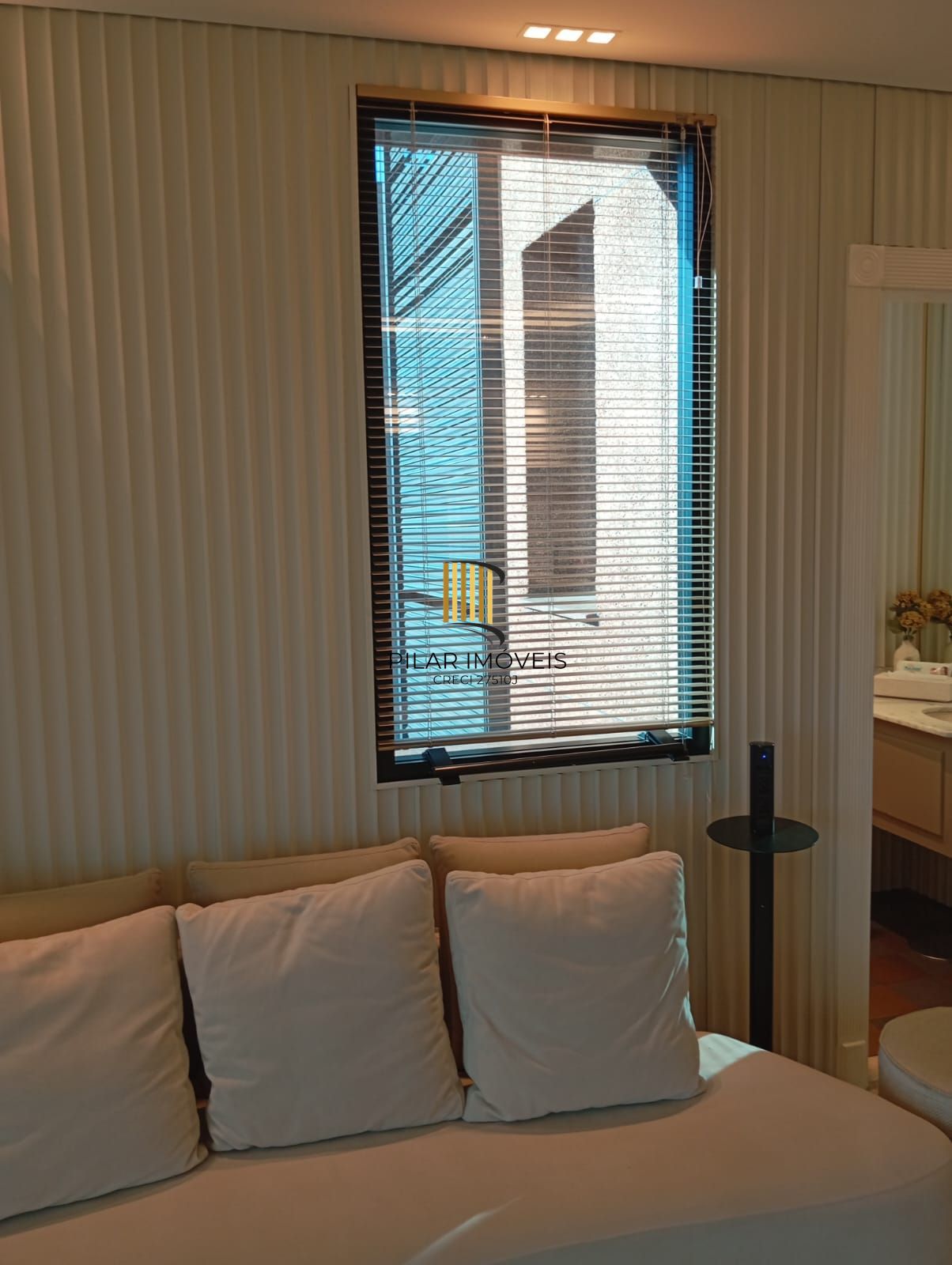CLÍNICA DECORADA COM VISTA PARA O GUAÍBA