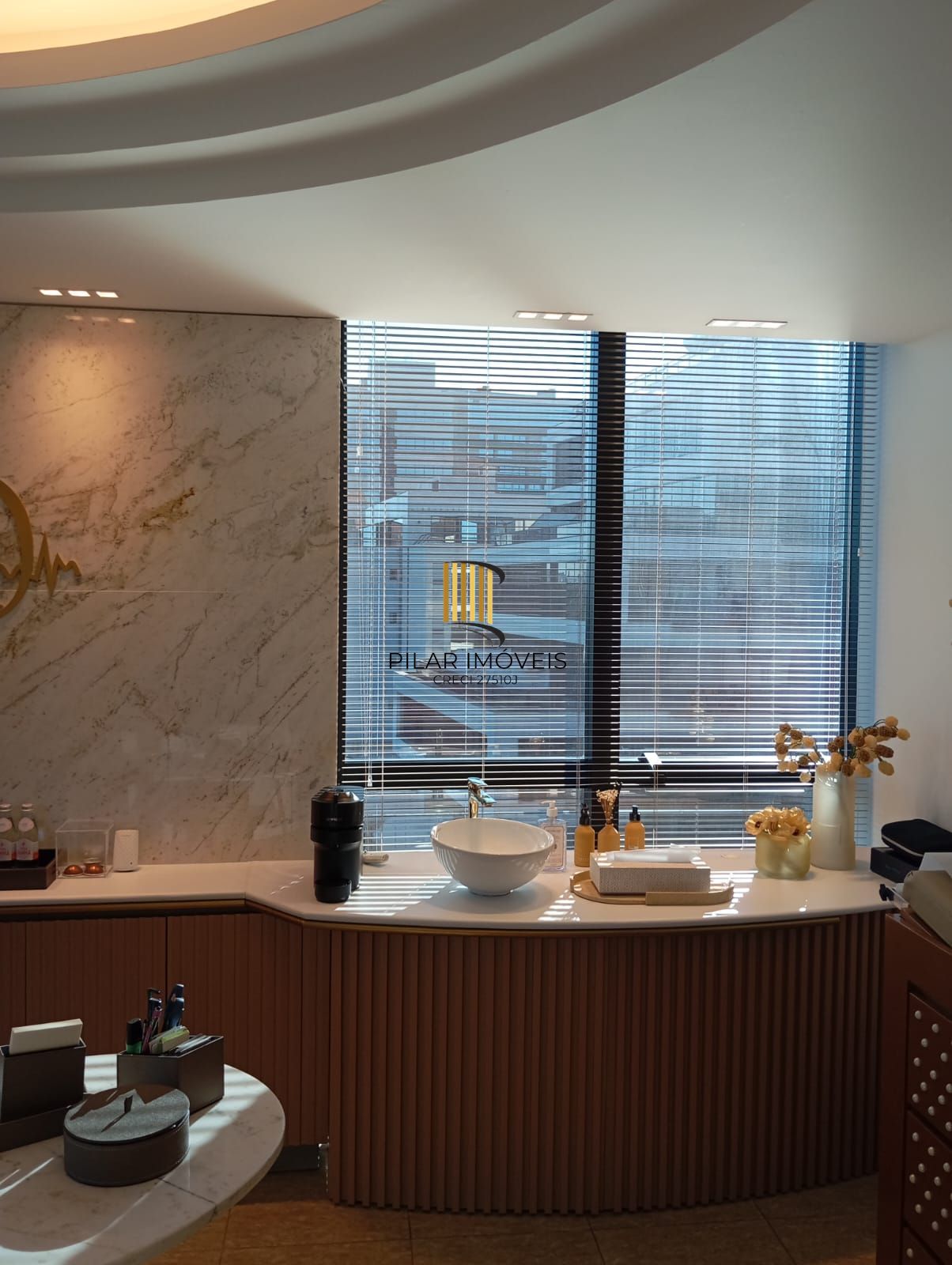 CLÍNICA DECORADA COM VISTA PARA O GUAÍBA