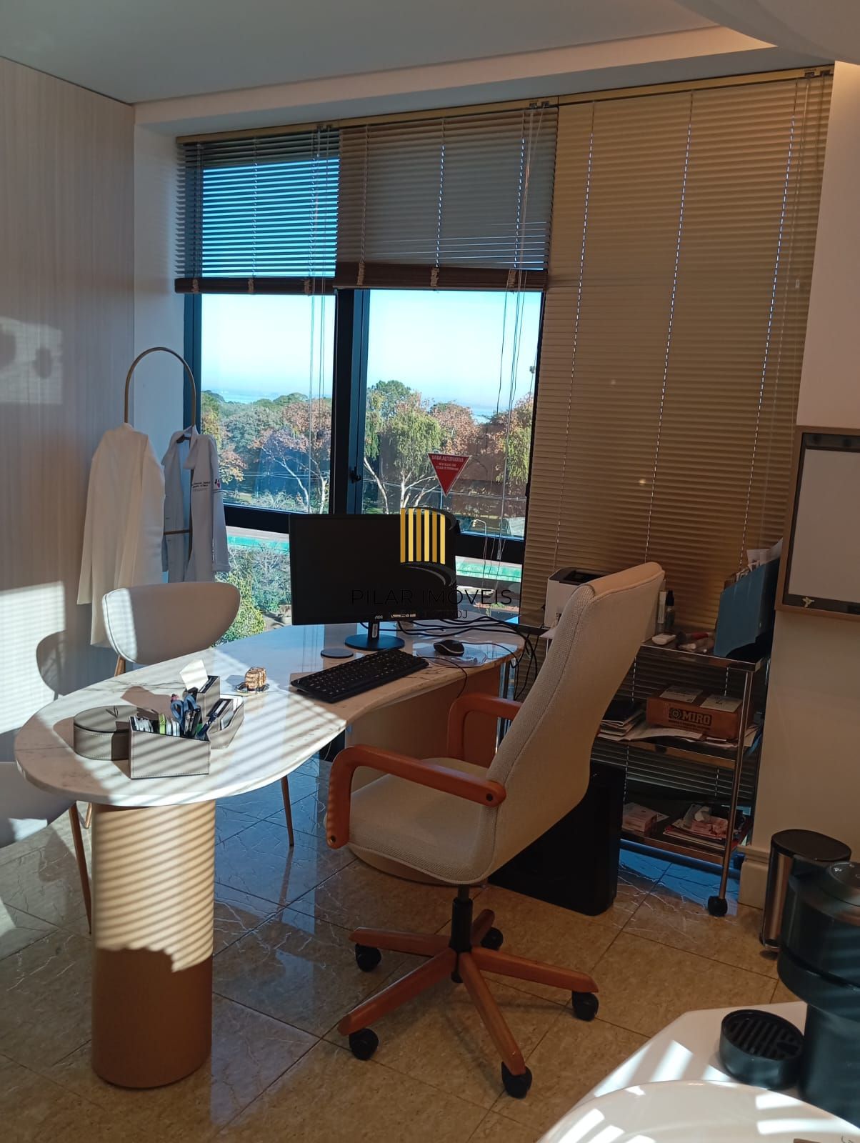 CLÍNICA DECORADA COM VISTA PARA O GUAÍBA