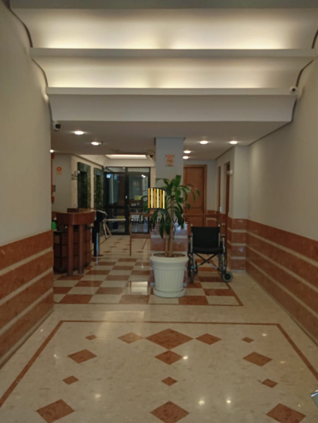 CLÍNICA DECORADA COM VISTA PARA O GUAÍBA