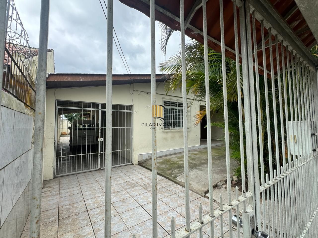 2 Casas!!! Casa 2 dormitórios, 1 banheiro, cozinha, sala, garagem 3 vagas mais uma casa 1 dormitório, 1 banheiro, estilo JK!!!!!!!!!!!!!