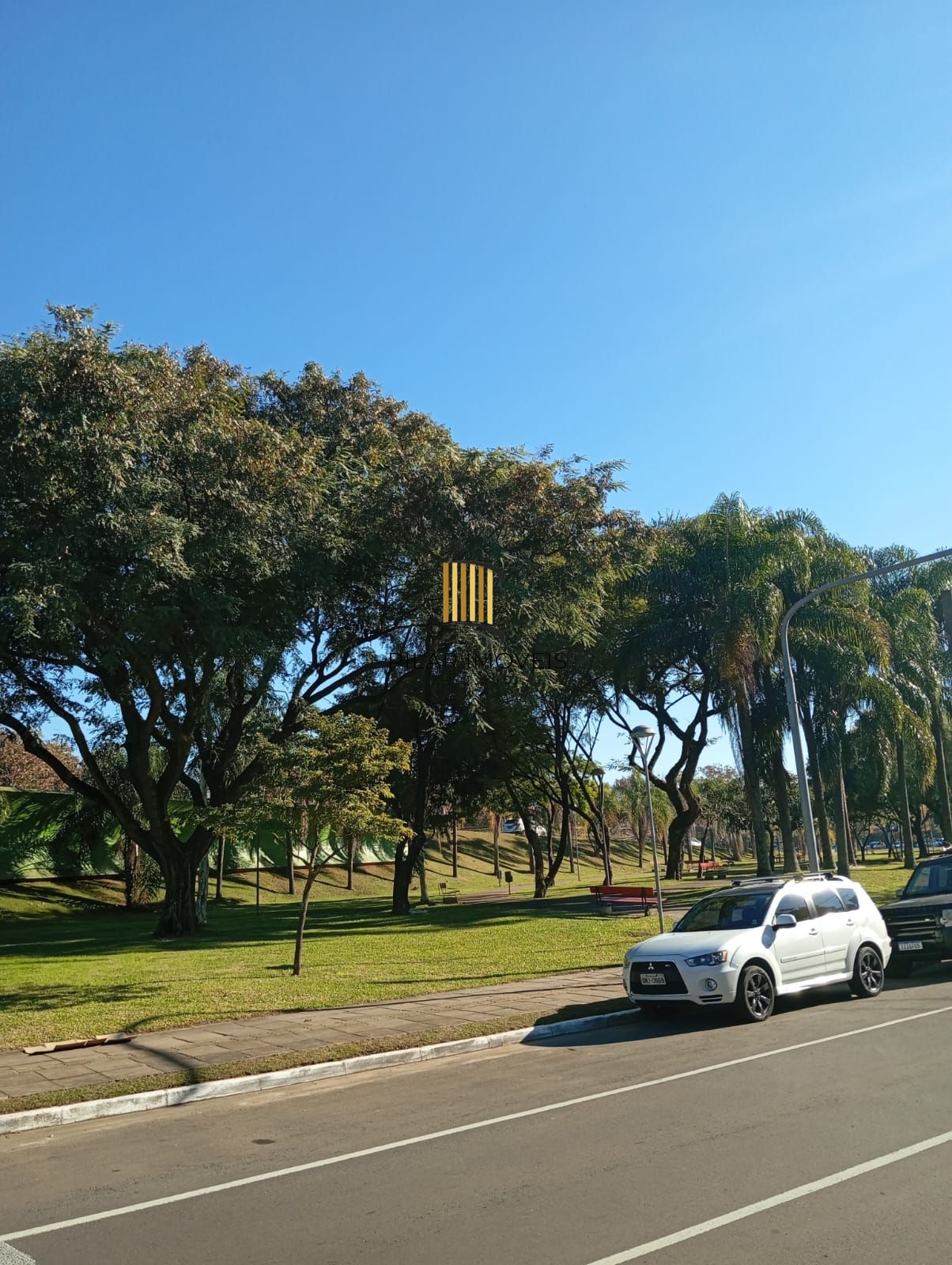 CLÍNICA DECORADA COM VISTA PARA O GUAÍBA