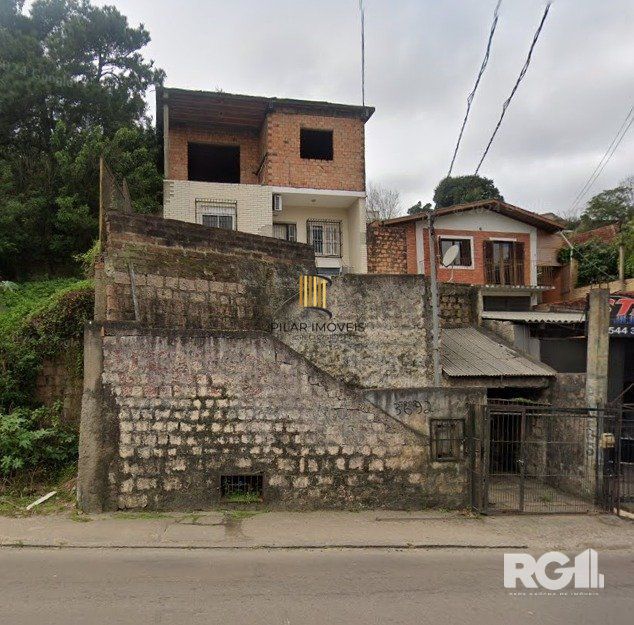 Casa 3 dormitórios no bairro Glória