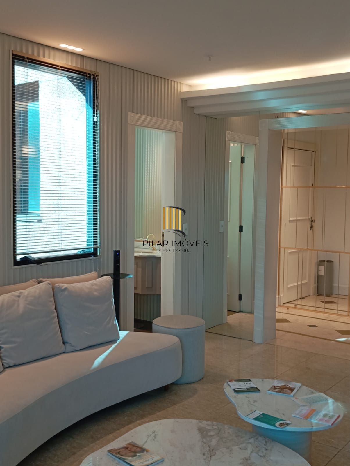 CLÍNICA DECORADA COM VISTA PARA O GUAÍBA