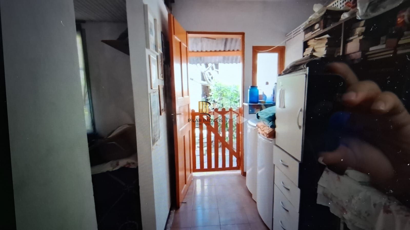 CASA AMPLA, 2 DORMITÓTIOS, 1SUÍTE, SALA, COZINHA, BANHEIRO SOCIAL , 2 VAGAS DE GARAGEM E ÓTIMA LOCALIZAÇÃO!