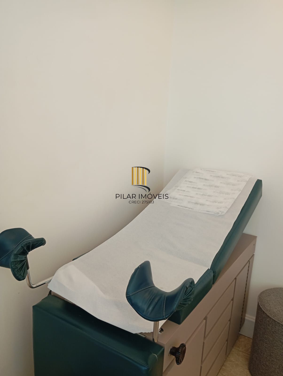 CLÍNICA DECORADA COM VISTA PARA O GUAÍBA