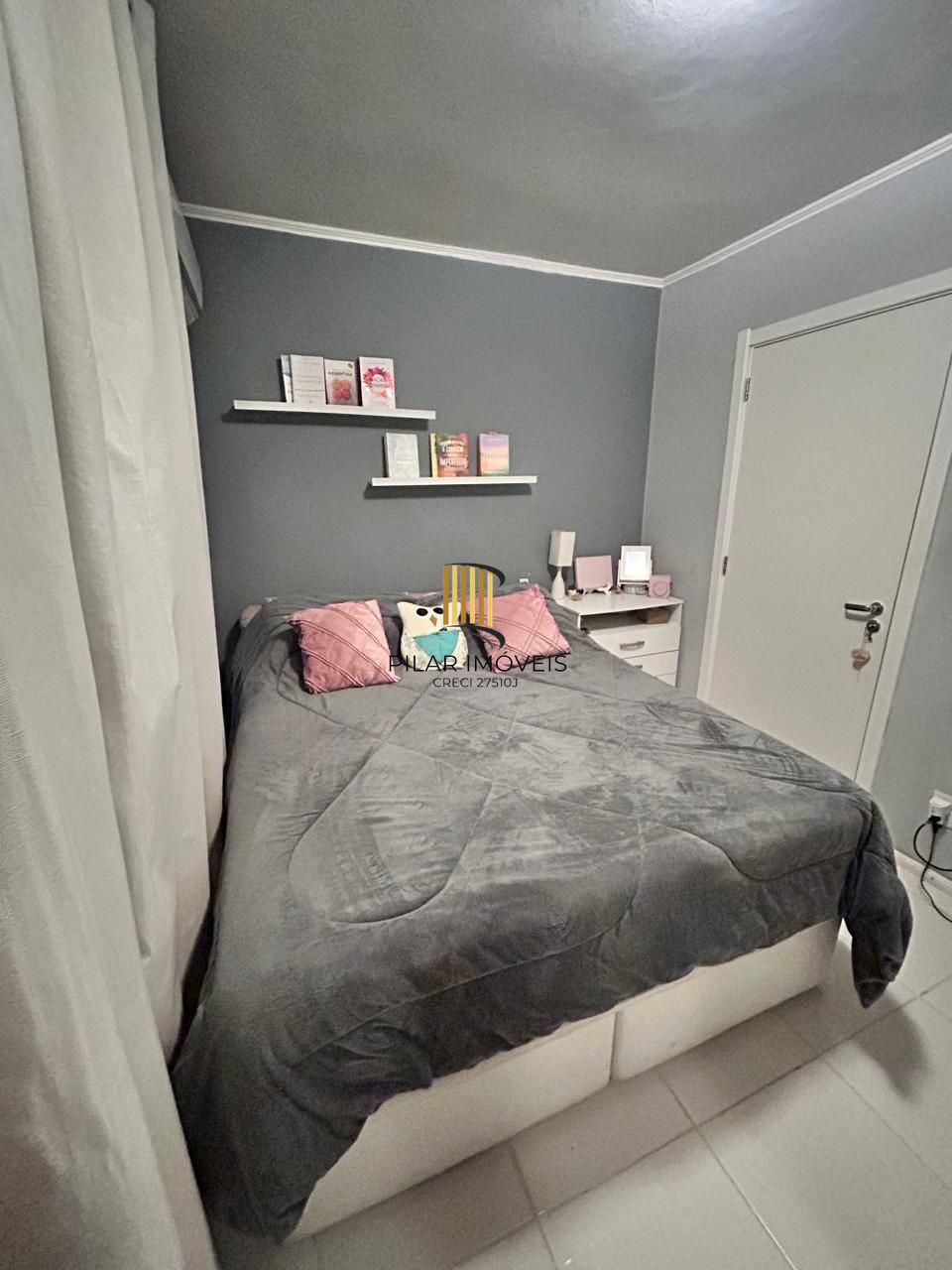 Vendo apartamento semi mobiliado, 1 dorm. , sala, quarto, banheiro, lavanderia, 4°.