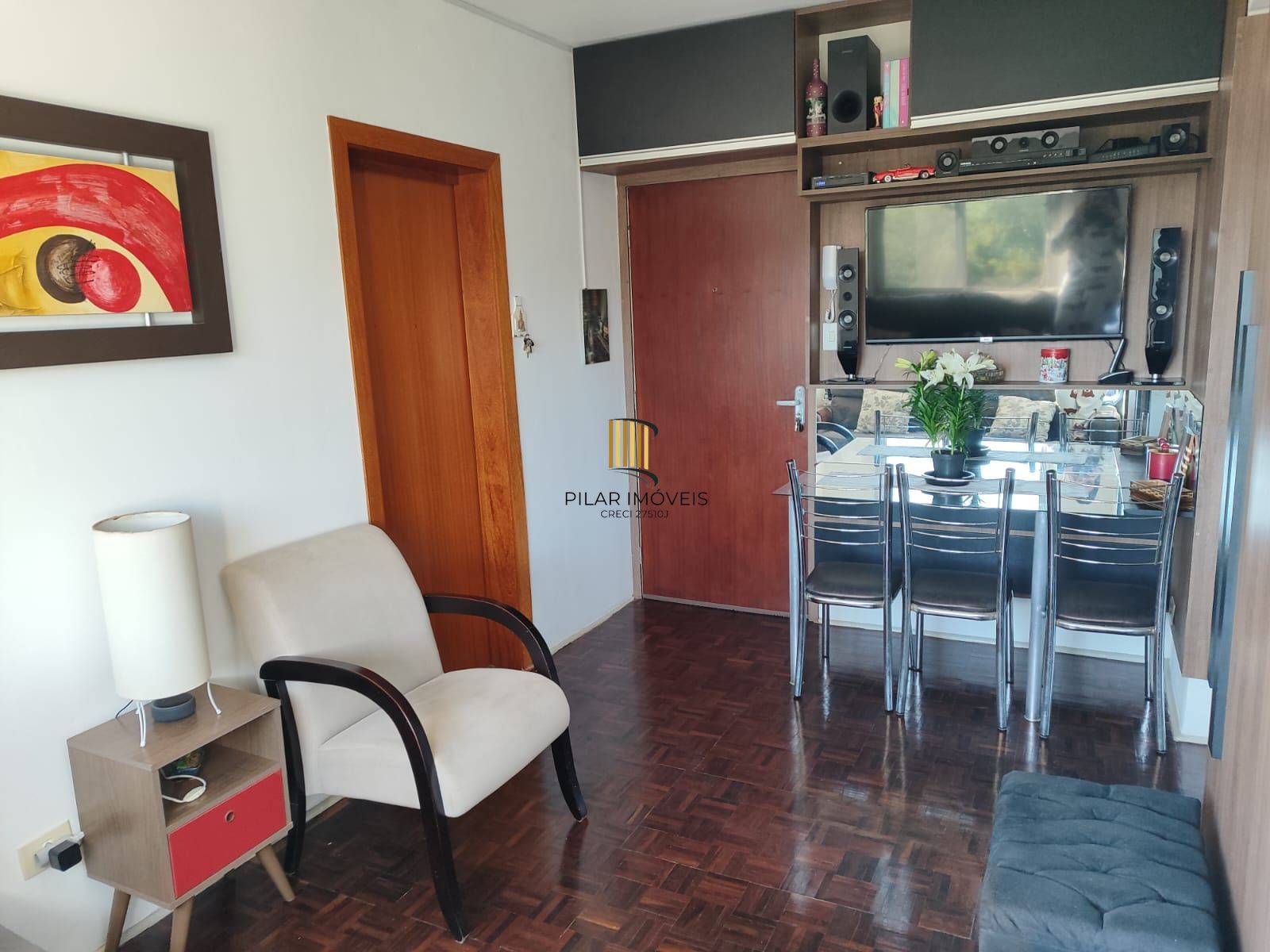 Apartamento dois dormitórios , com vaga de garagem, Bairro Vila Nova!