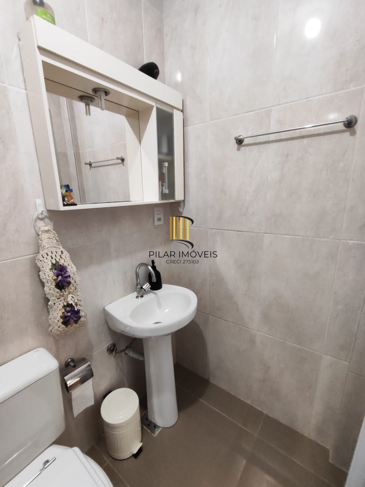 Apartamento dois dormitórios , com vaga de garagem, Bairro Vila Nova!