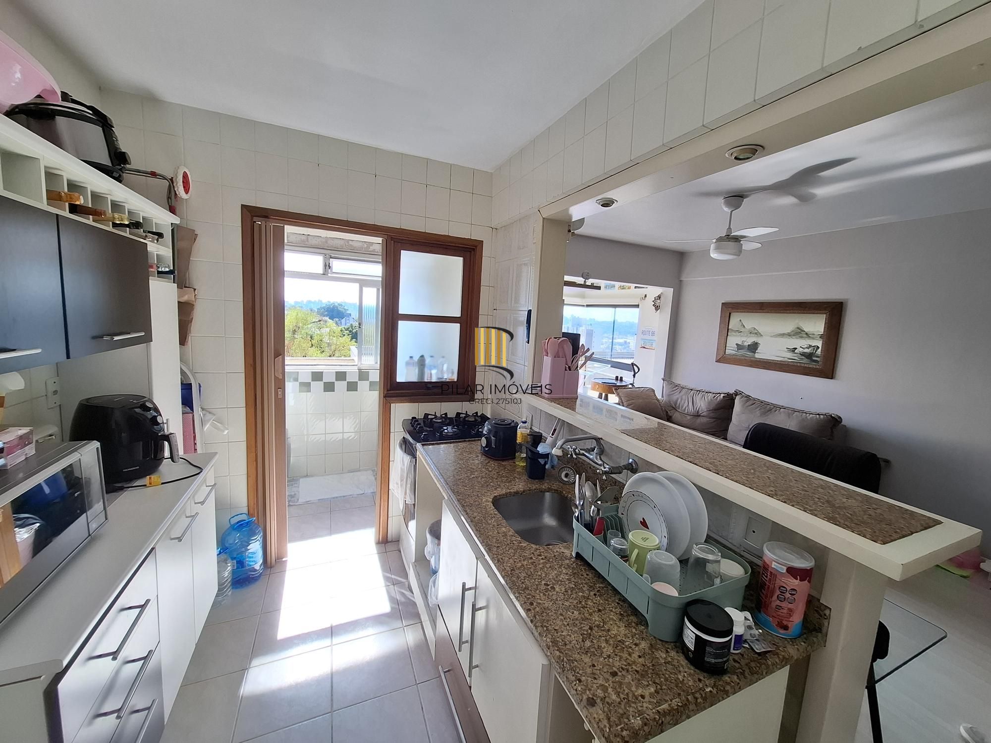 Apartamento amplo de 1 dormitório, 1 vaga, churrasqueira e área de serviço separada.