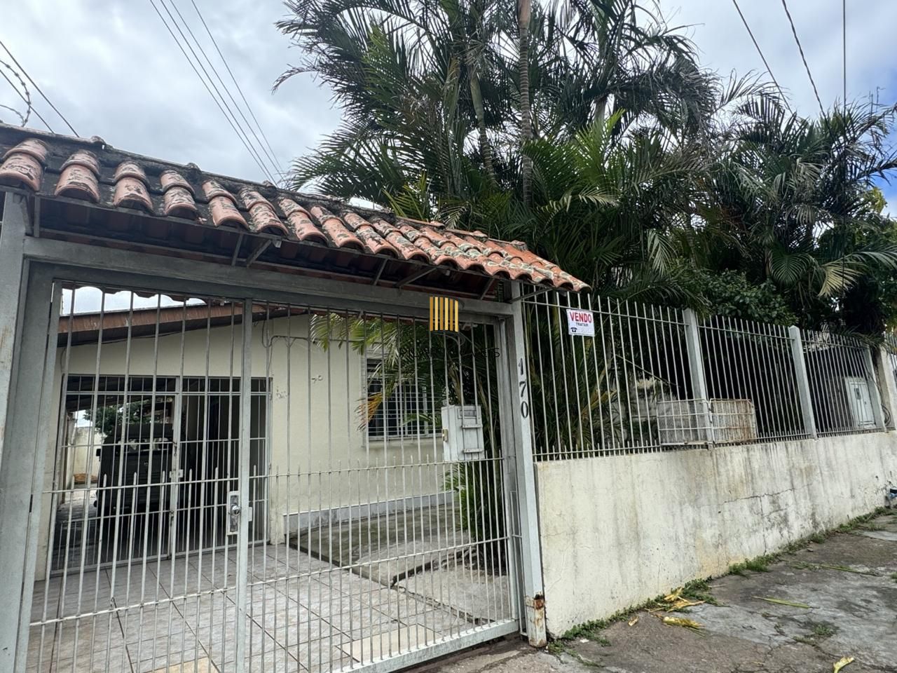 2 Casas!!! Casa 2 dormitórios, 1 banheiro, cozinha, sala, garagem 3 vagas mais uma casa 1 dormitório, 1 banheiro, estilo JK!!!!!!!!!!!!!