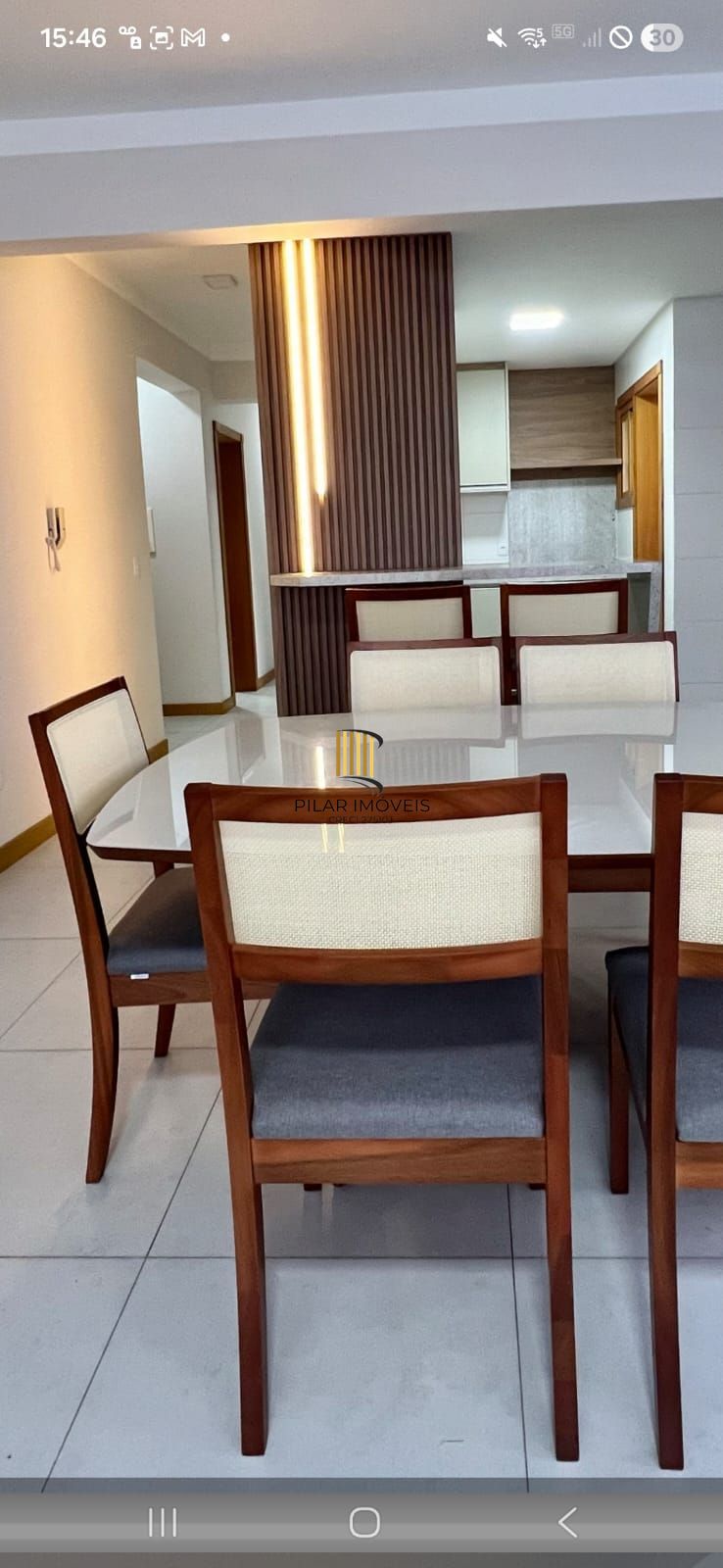 Apto Vila Àpia, Capão da Canoa, 154m², 03 suítes, lavabo, 2 vagas. Pertinho do mar, de frente pra avenida!