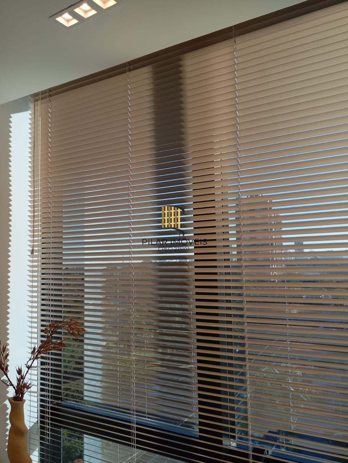 CLÍNICA DECORADA COM VISTA PARA O GUAÍBA