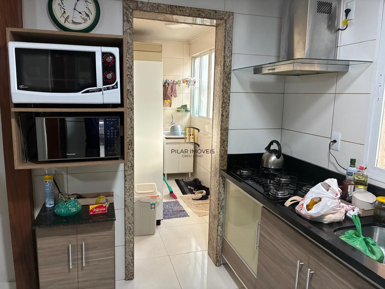 RESIDENCIA NO PARQUE SANTA FÉ RECENTEMENTE REFORMADA COM TRES DORMITORIOS, ESCRITORIO, SALÃO DE FESTAS, PISCINA, CHURRASQUEIRA.