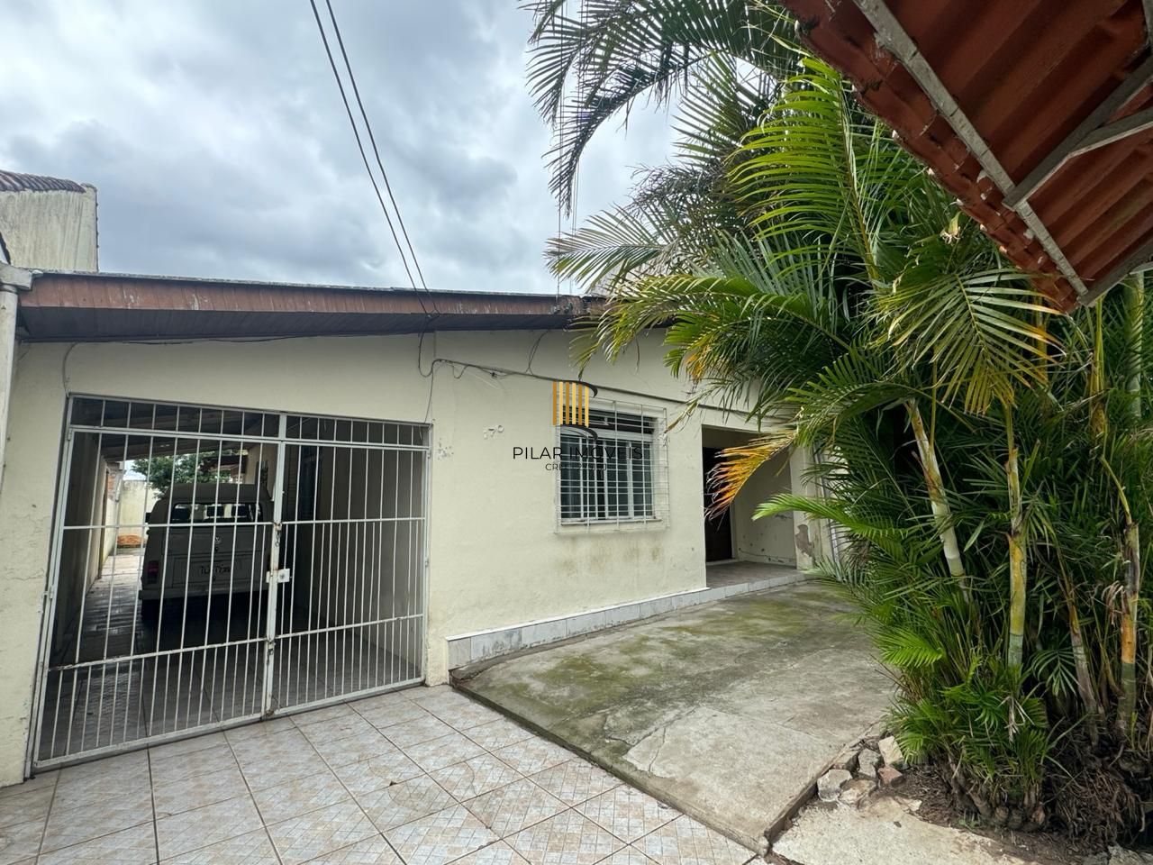 2 Casas!!! Casa 2 dormitórios, 1 banheiro, cozinha, sala, garagem 3 vagas mais uma casa 1 dormitório, 1 banheiro, estilo JK!!!!!!!!!!!!! - Pilar Imóveis