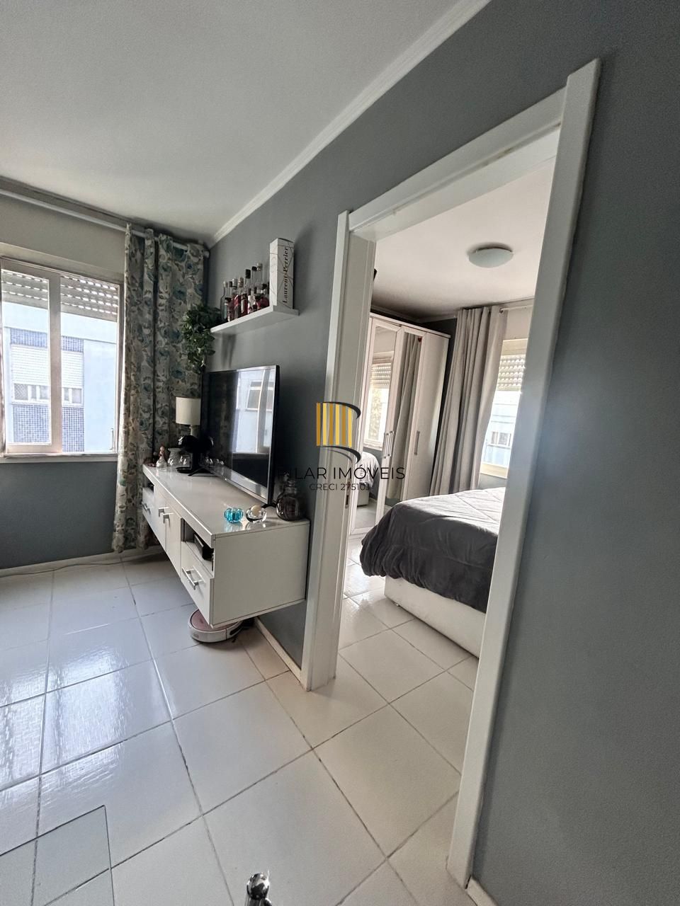 Vendo apartamento semi mobiliado, 1 dorm. , sala, quarto, banheiro, lavanderia, 4°.