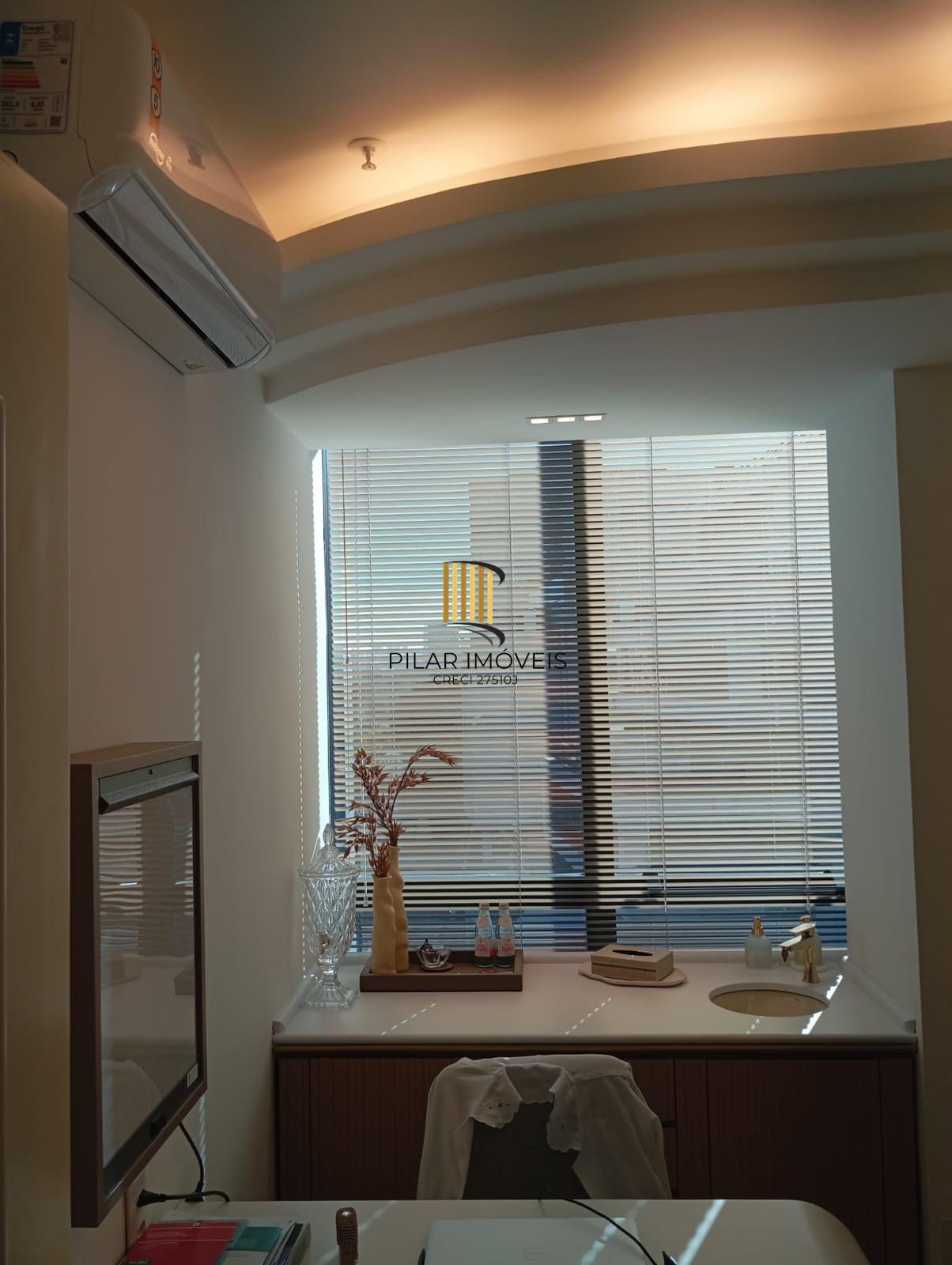 CLÍNICA DECORADA COM VISTA PARA O GUAÍBA