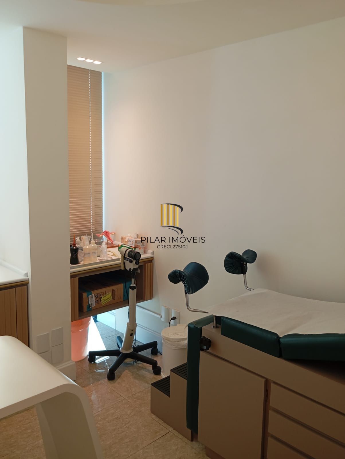 CLÍNICA DECORADA COM VISTA PARA O GUAÍBA