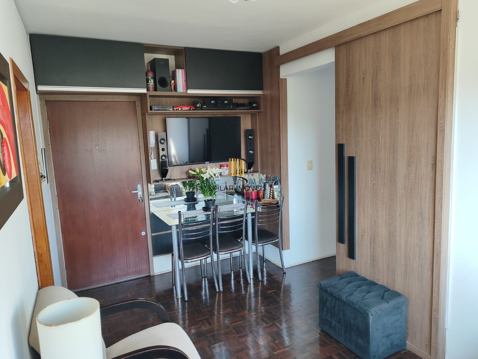 Apartamento dois dormitórios , com vaga de garagem, Bairro Vila Nova!