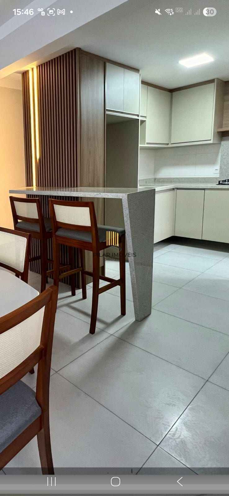 Apto Vila Àpia, Capão da Canoa, 154m², 03 suítes, lavabo, 2 vagas. Pertinho do mar, de frente pra avenida!