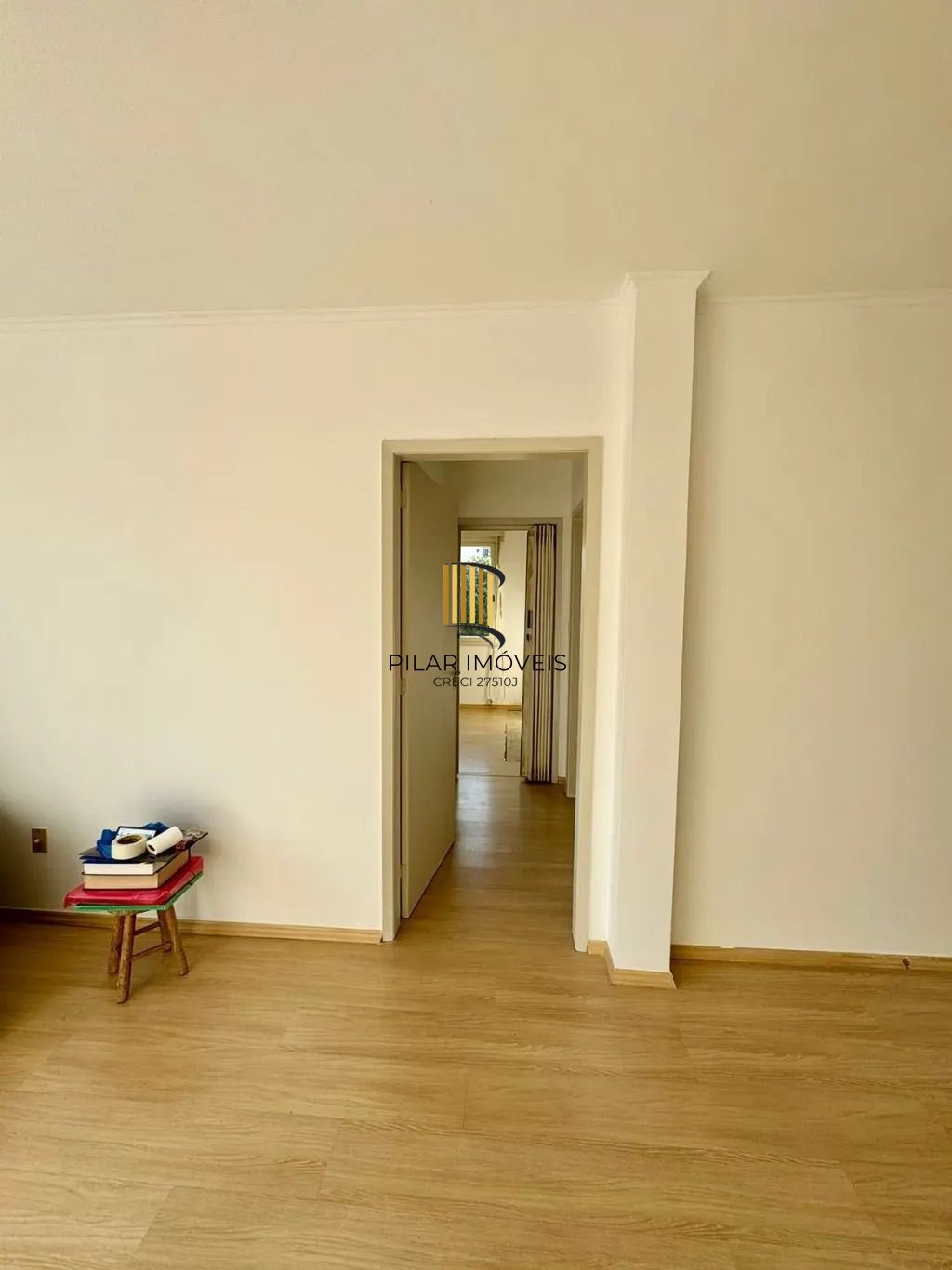 Excelente apartamento 2 quartos 1 vaga de garagem escriturada prédio com elevador a venda no bairro Menino Deus,