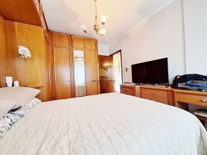 Excelente apartamento 3 quartos 1 vaga de garagem escriturada prédio com elevador a venda no bairro Menino Deus,