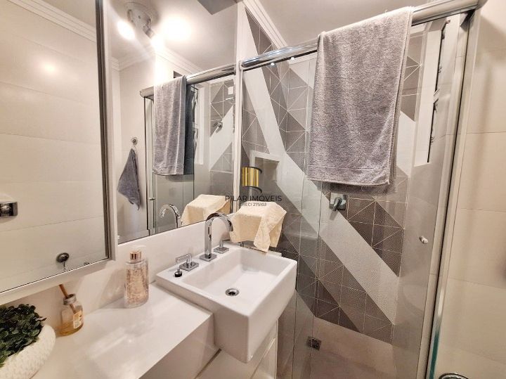 Excelente apartamento 3 quartos 1 vaga de garagem escriturada prédio com elevador a venda no bairro Menino Deus,