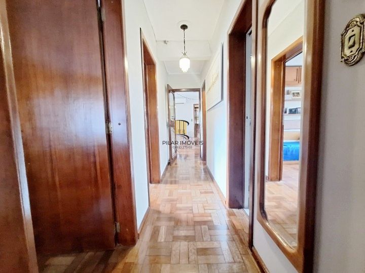 Excelente apartamento 3 quartos 1 vaga de garagem escriturada prédio com elevador a venda no bairro Menino Deus,