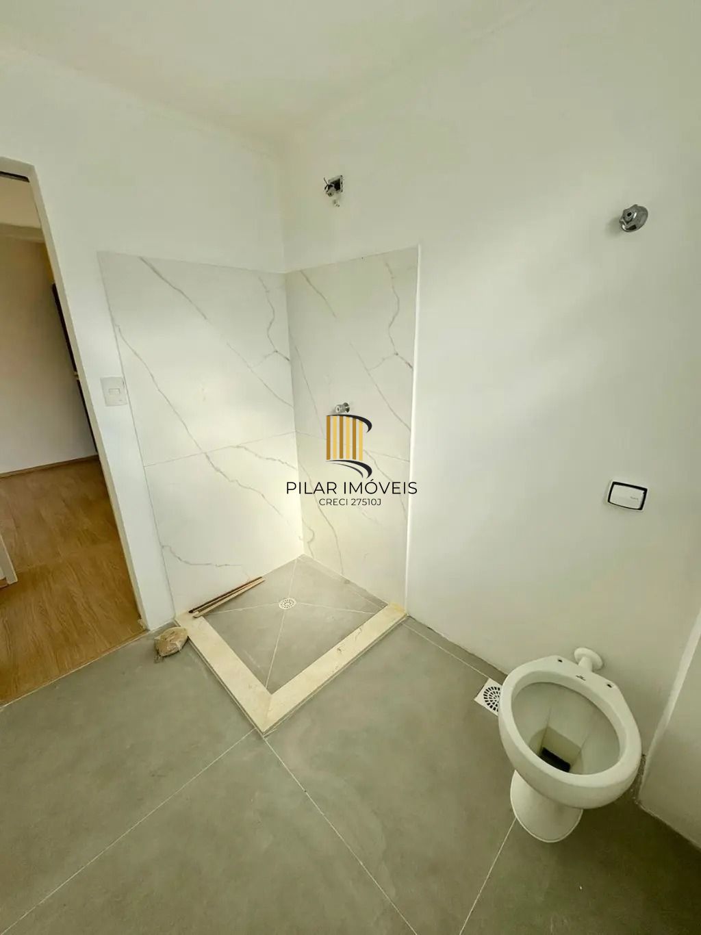 Excelente apartamento 2 quartos 1 vaga de garagem escriturada prédio com elevador a venda no bairro Menino Deus,