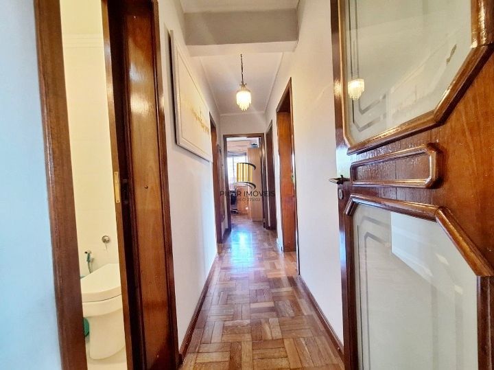 Excelente apartamento 3 quartos 1 vaga de garagem escriturada prédio com elevador a venda no bairro Menino Deus,