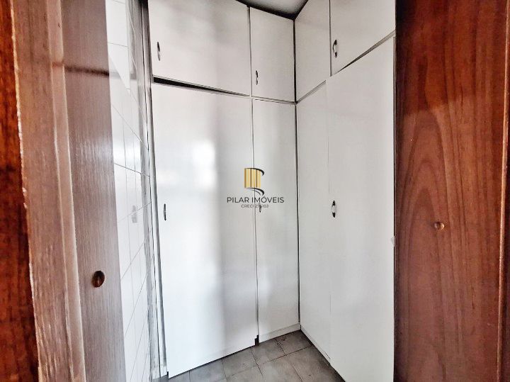 Excelente apartamento 3 quartos 1 vaga de garagem escriturada prédio com elevador a venda no bairro Menino Deus,