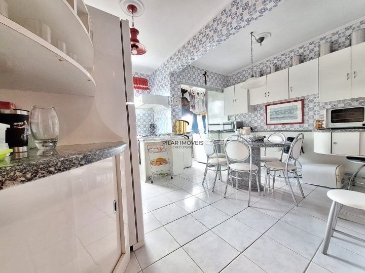 Excelente apartamento 3 quartos 1 vaga de garagem escriturada prédio com elevador a venda no bairro Menino Deus,