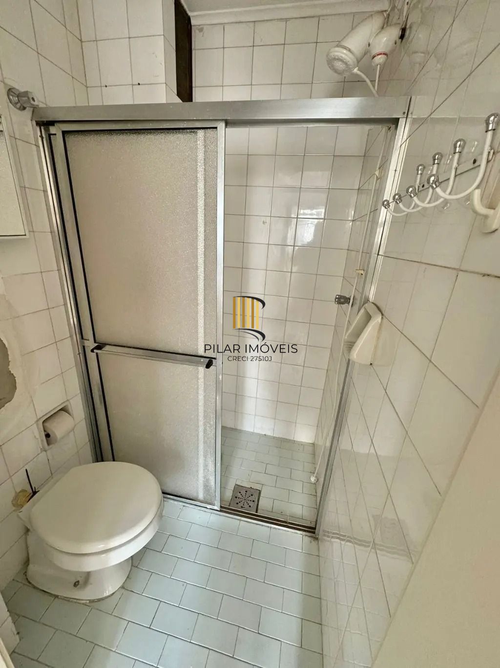 Excelente apartamento 2 quartos 1 vaga de garagem escriturada prédio com elevador a venda no bairro Menino Deus,