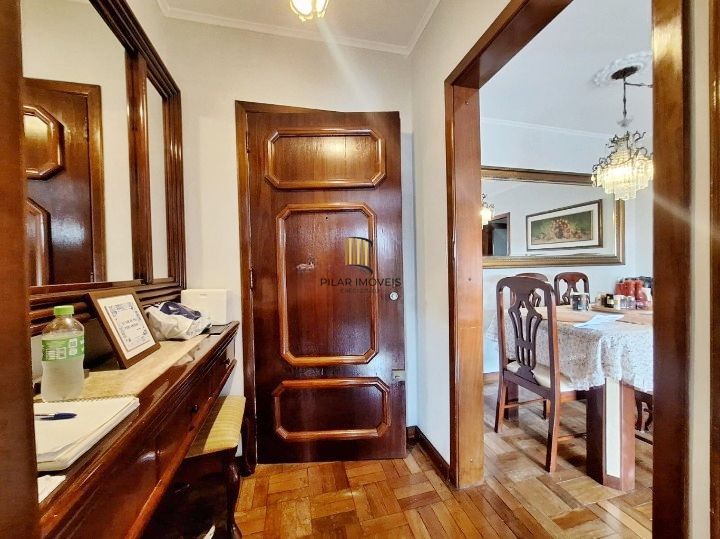 Excelente apartamento 3 quartos 1 vaga de garagem escriturada prédio com elevador a venda no bairro Menino Deus,