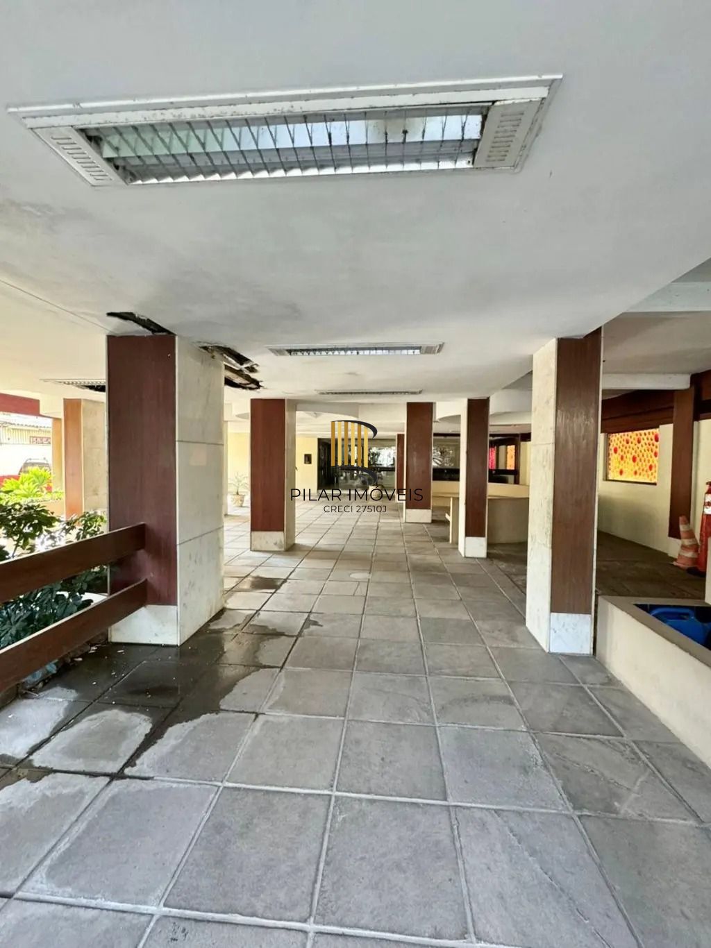 Excelente apartamento 2 quartos 1 vaga de garagem escriturada prédio com elevador a venda no bairro Menino Deus,