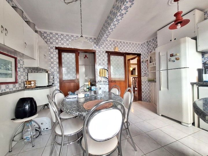 Excelente apartamento 3 quartos 1 vaga de garagem escriturada prédio com elevador a venda no bairro Menino Deus,