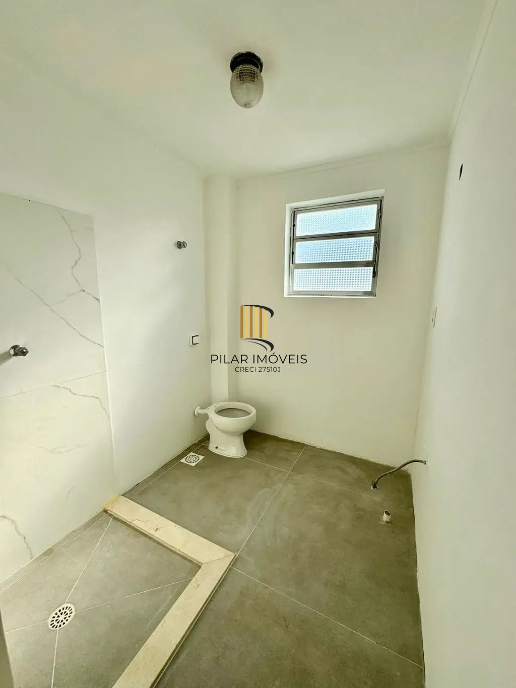 Excelente apartamento 2 quartos 1 vaga de garagem escriturada prédio com elevador a venda no bairro Menino Deus,