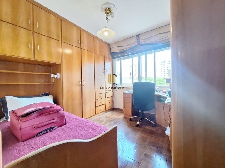 Excelente apartamento 3 quartos 1 vaga de garagem escriturada prédio com elevador a venda no bairro Menino Deus,