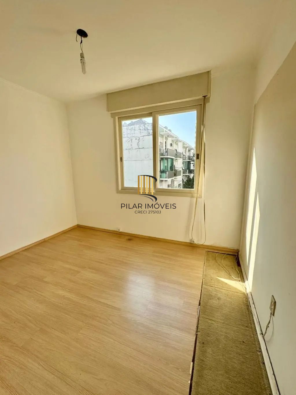 Excelente apartamento 2 quartos 1 vaga de garagem escriturada prédio com elevador a venda no bairro Menino Deus,