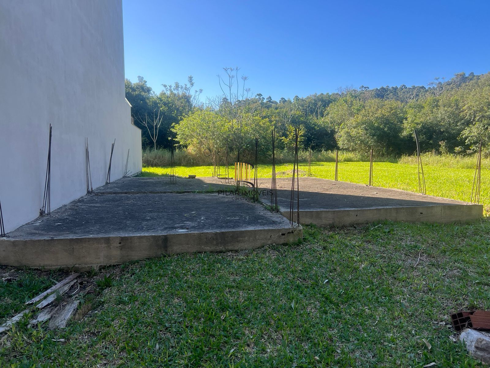 Terreno com 147m2 com projeto aprovado e fundacções concluídas - Pilar Imóveis