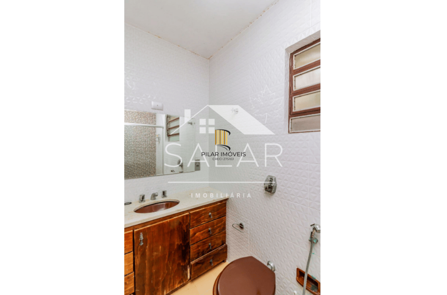 Casa em ótima localização, com 201m², Bairro Medianeira, Porto Alegre/RS