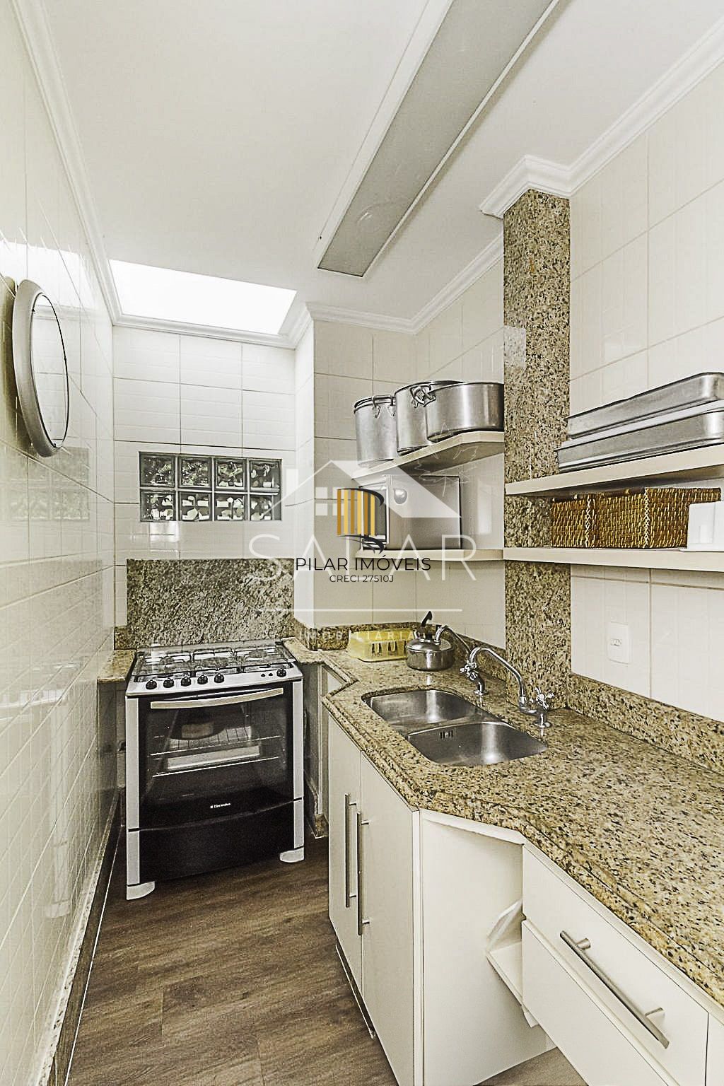 Apartamento de 02 dormitórios, no Bairro Menino Deus, Porto Alegre/RS