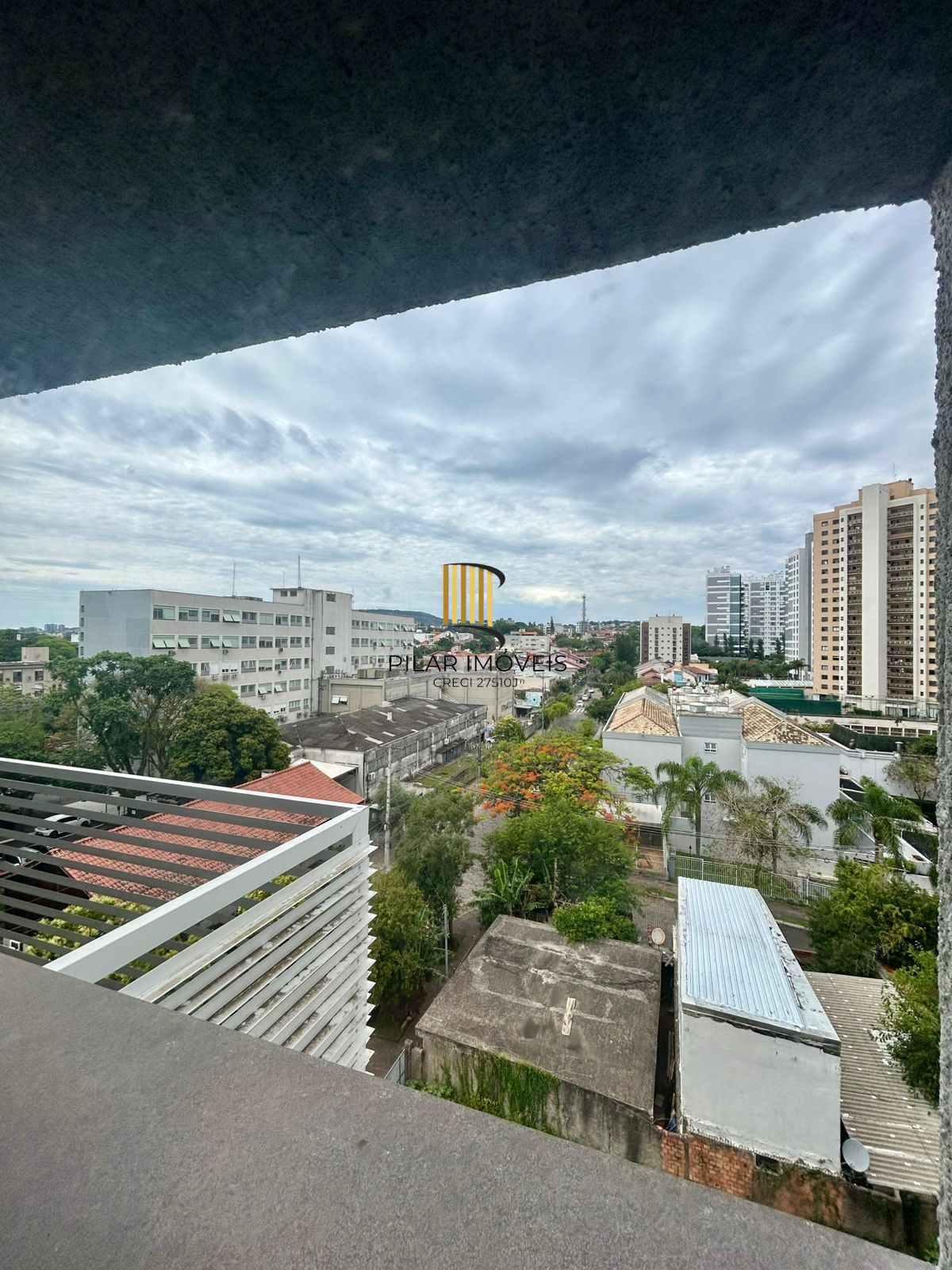 Excelente apartamento de 03 dormitórios, de frente, Bairro Vila Ipiranga, Porto Alegre/RS