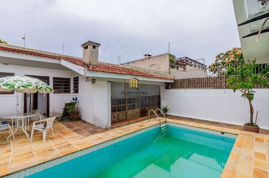 Casa em ótima localização, com 201m², Bairro Medianeira, Porto Alegre/RS