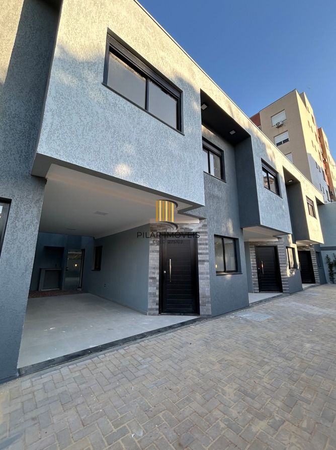 Casa com 3 dormitórios, à venda no bairro Cristo Redentor em Porto Alegre