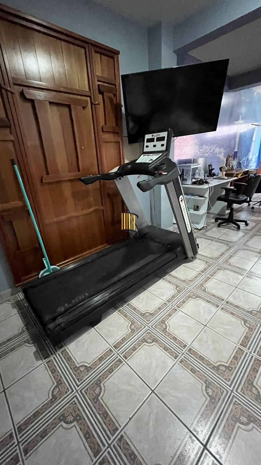 Sobrado Imponente com 4 Andares e 230m² – Garden Privativo e Lareira | R$ 1.480.000