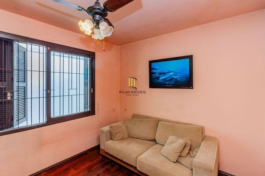 Casa em ótima localização, com 201m², Bairro Medianeira, Porto Alegre/RS