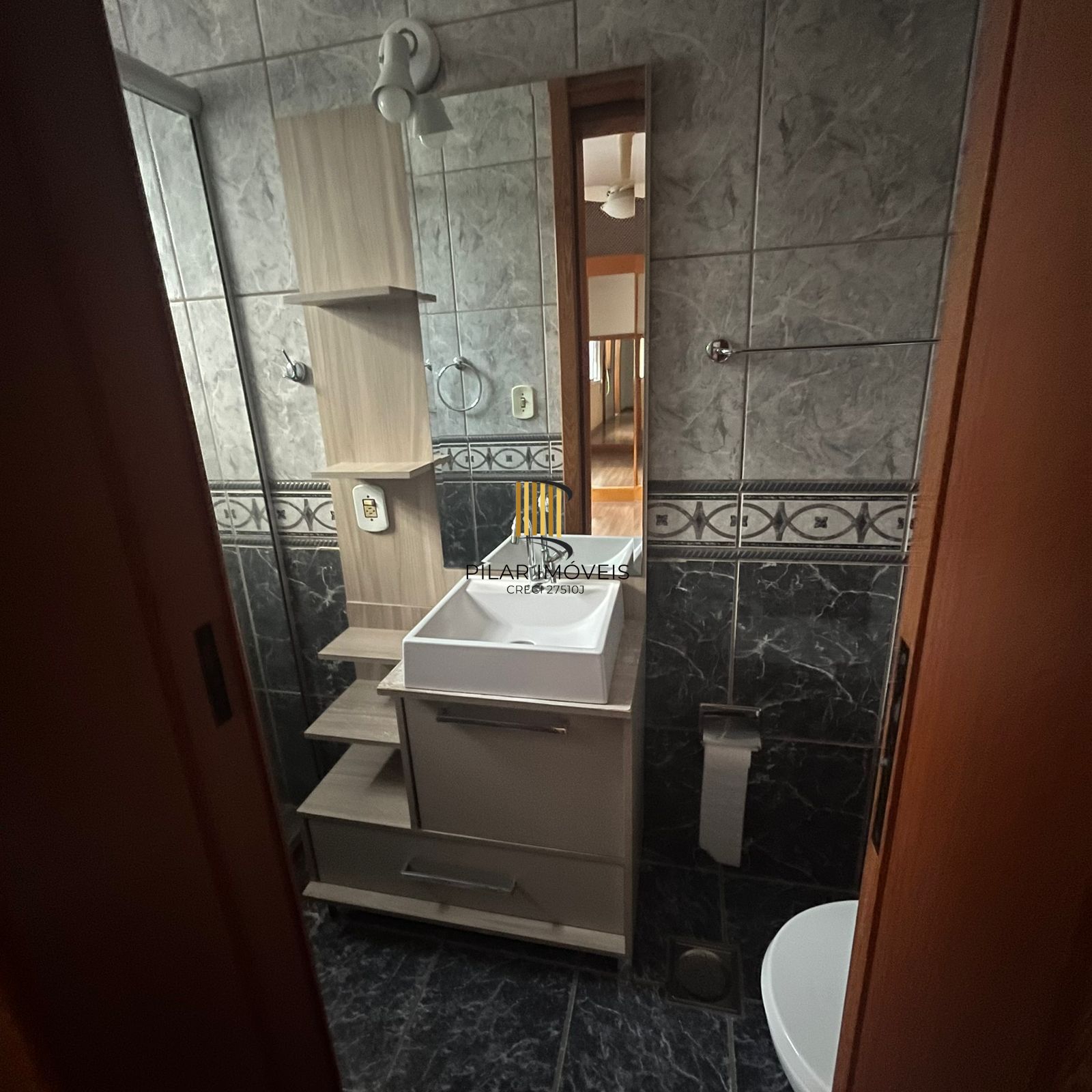 Excelente JK semimobiliado, bairro Passo da Areia, Porto Alegre/RS