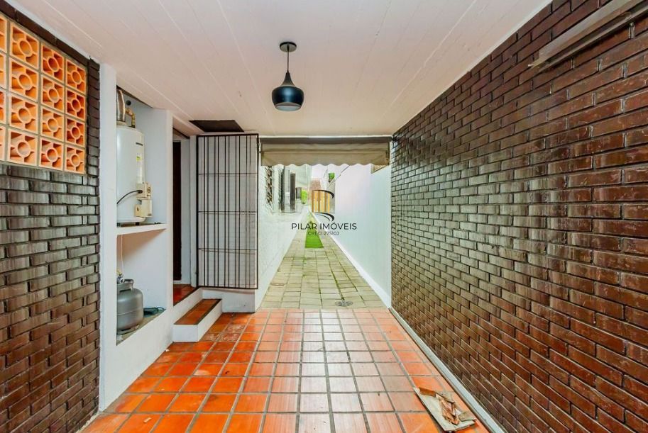 Casa em ótima localização, com 201m², Bairro Medianeira, Porto Alegre/RS