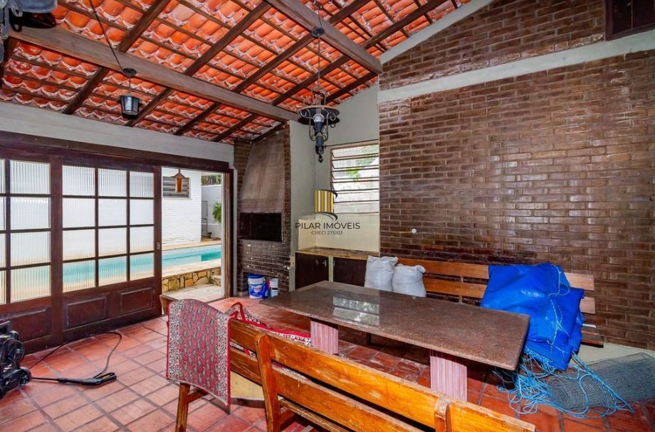 Casa em ótima localização, com 201m², Bairro Medianeira, Porto Alegre/RS